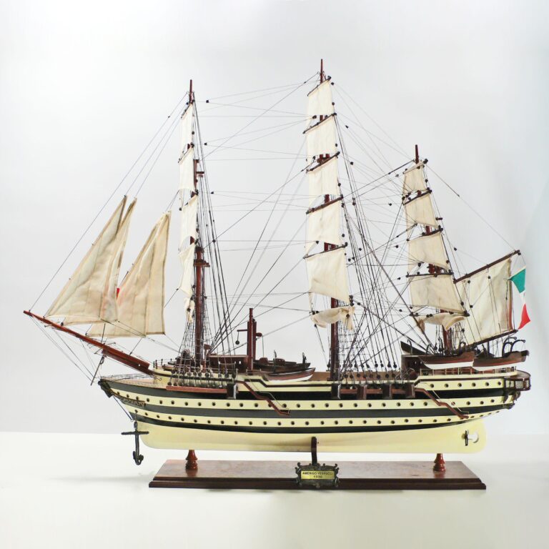 Håndlavet historisk sejlskibsmodel af Amerigo Vespucci