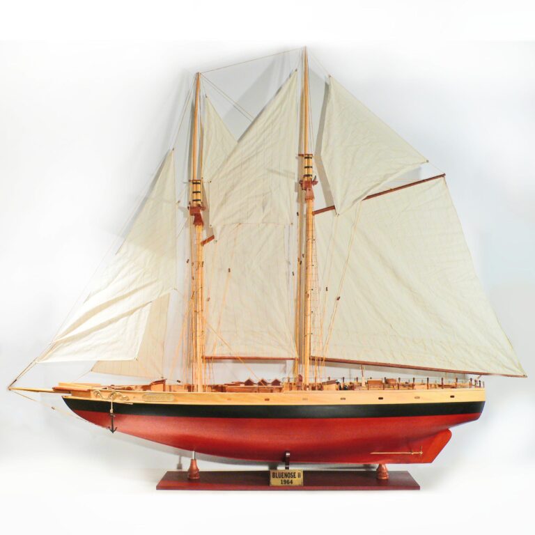 Håndlavet sejlskibsmodel af Bluenose II