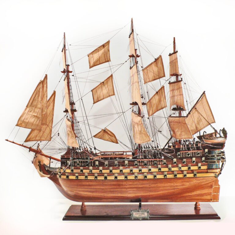 Håndlavet historisk sejlskibsmodel af Bretagne