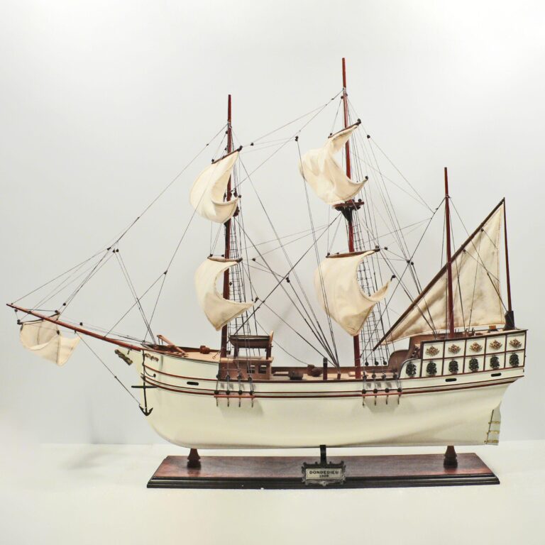 Håndlavet historisk sejlskibsmodel af Donde Dieu