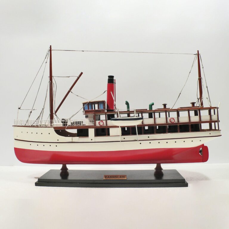 Håndlavet krydstogtskibsmodel af Earnslaw