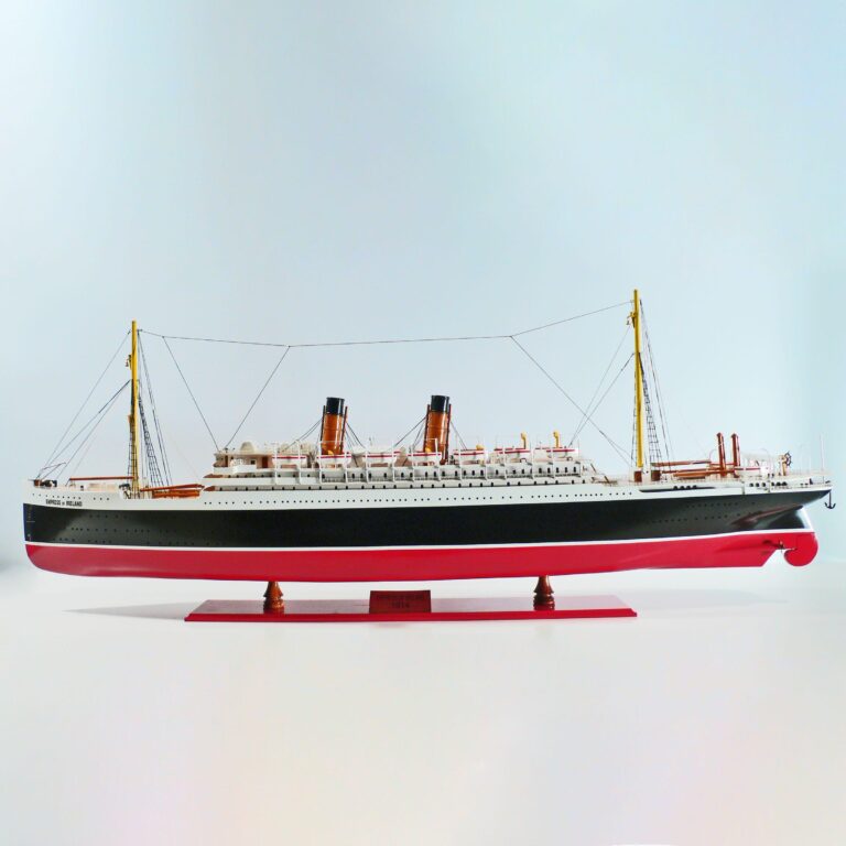 Håndlavet krydstogtskibsmodel af Empress of Ireland (120cm)