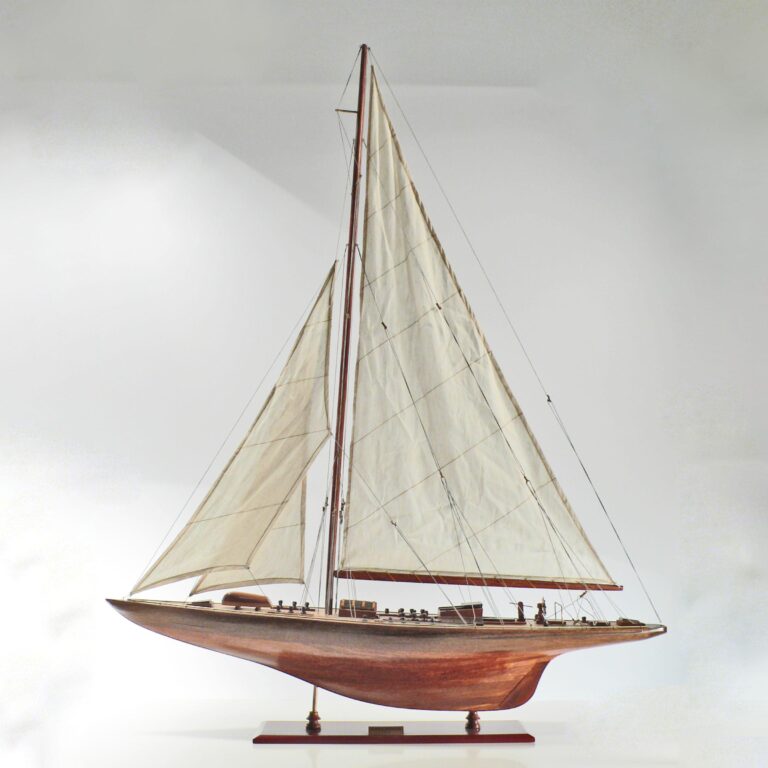 Håndlavet sejlskibsmodel af Endeavour