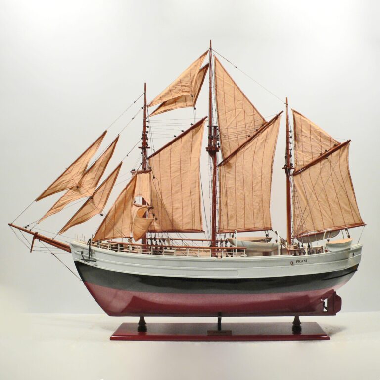 Håndlavet historisk sejlskibsmodel af Fram