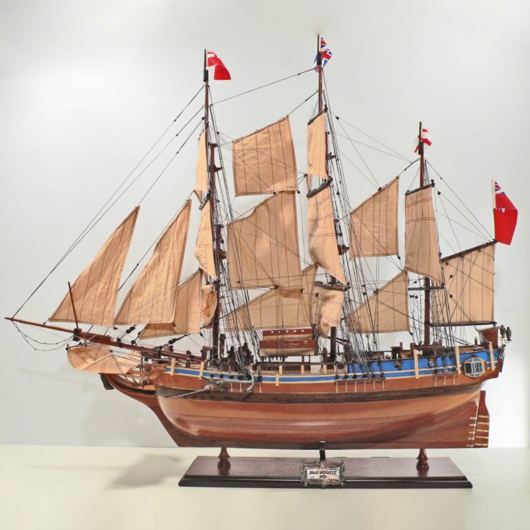 Håndlavet historisk sejlskibsmodel af HMS Bounty