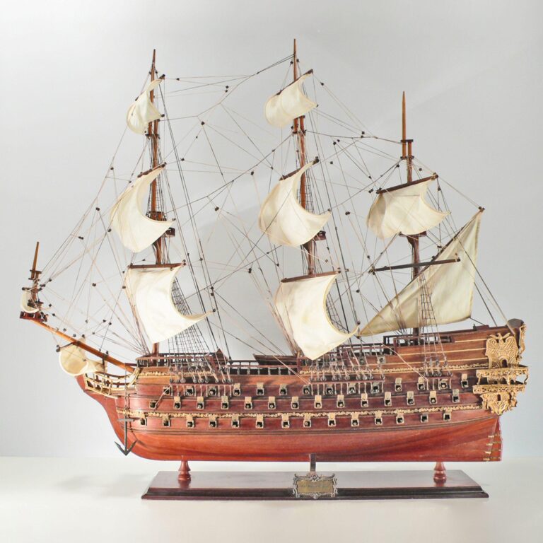 Håndlavet historisk sejlskibsmodel af Le Saint Espirit