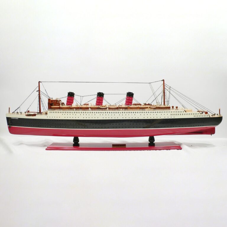 Håndlavet krydstogtskibsmodel af Queen Mary