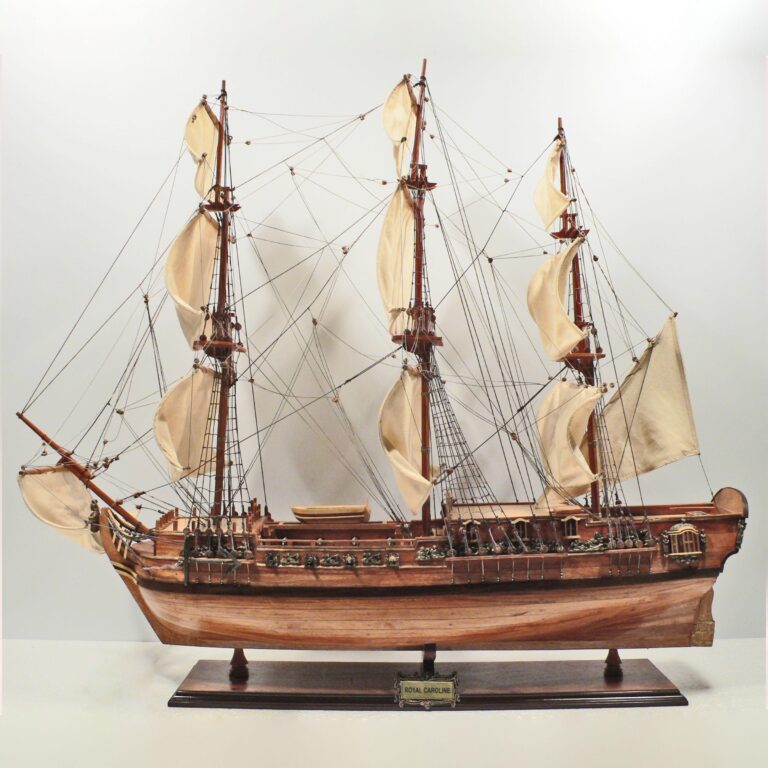 Håndlavet historisk sejlskibsmodel af Royal Caroline