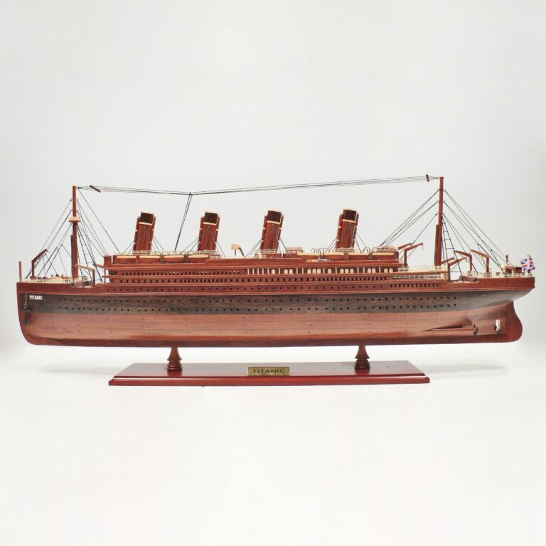 Håndlavet krydstogtskibsmodel af Titanic