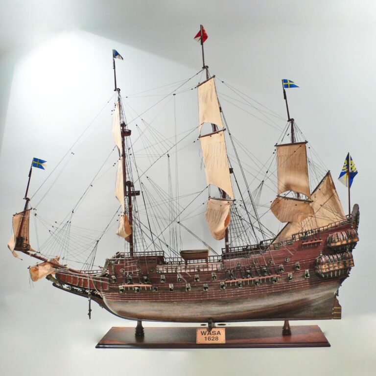 Håndlavet historisk sejlskibsmodel af Wasa